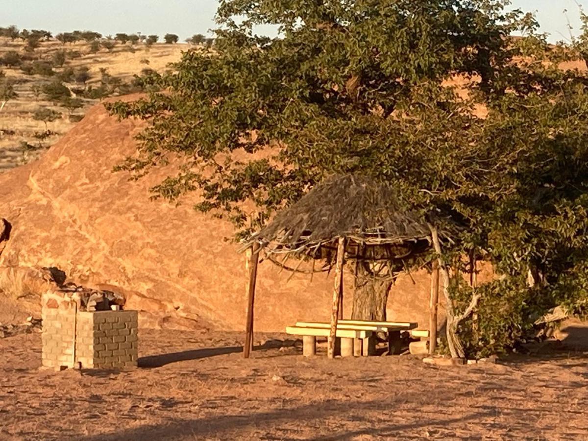 Ozohere Campsite And Himba Village Uis Exterior photo