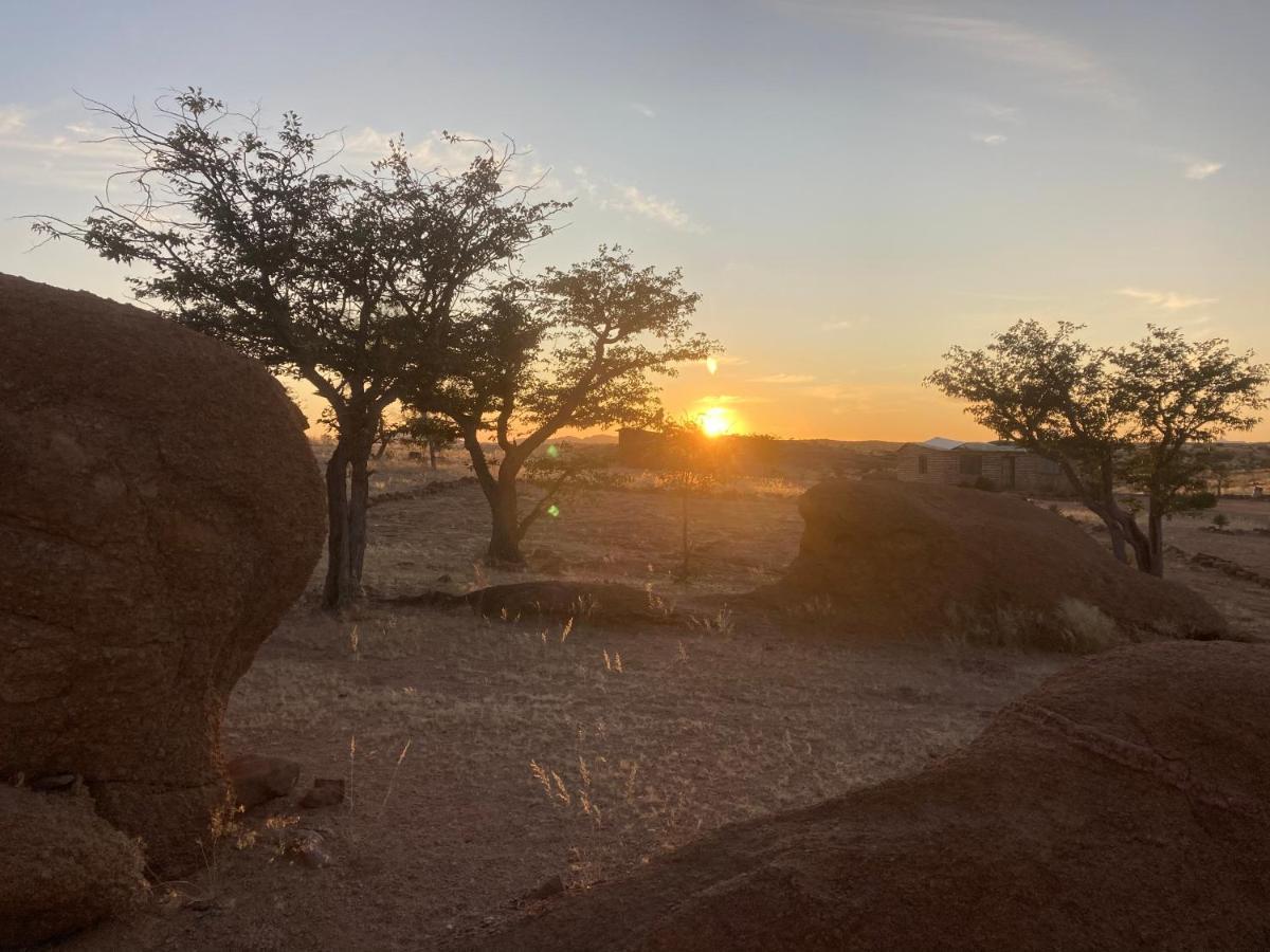 Ozohere Campsite And Himba Village Uis Exterior photo