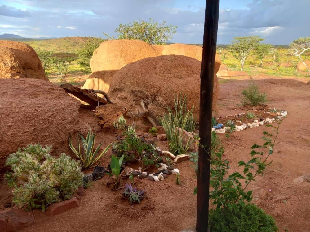 Ozohere Campsite And Himba Village Uis Exterior photo