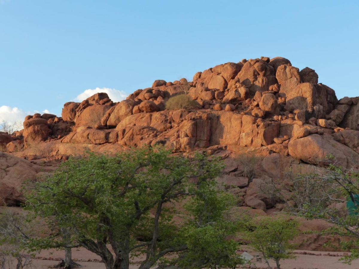 Ozohere Campsite And Himba Village Uis Exterior photo