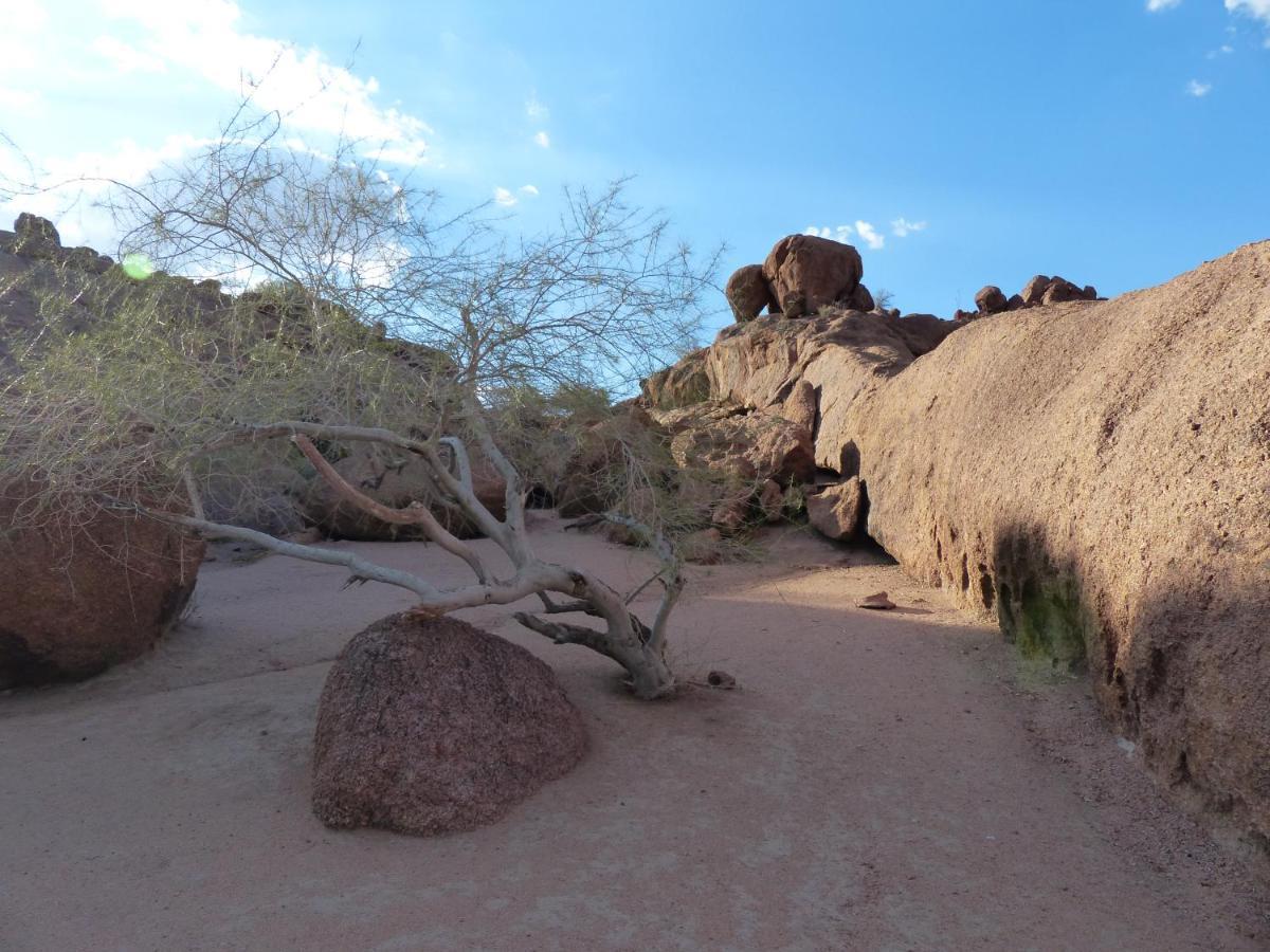 Ozohere Campsite And Himba Village Uis Exterior photo